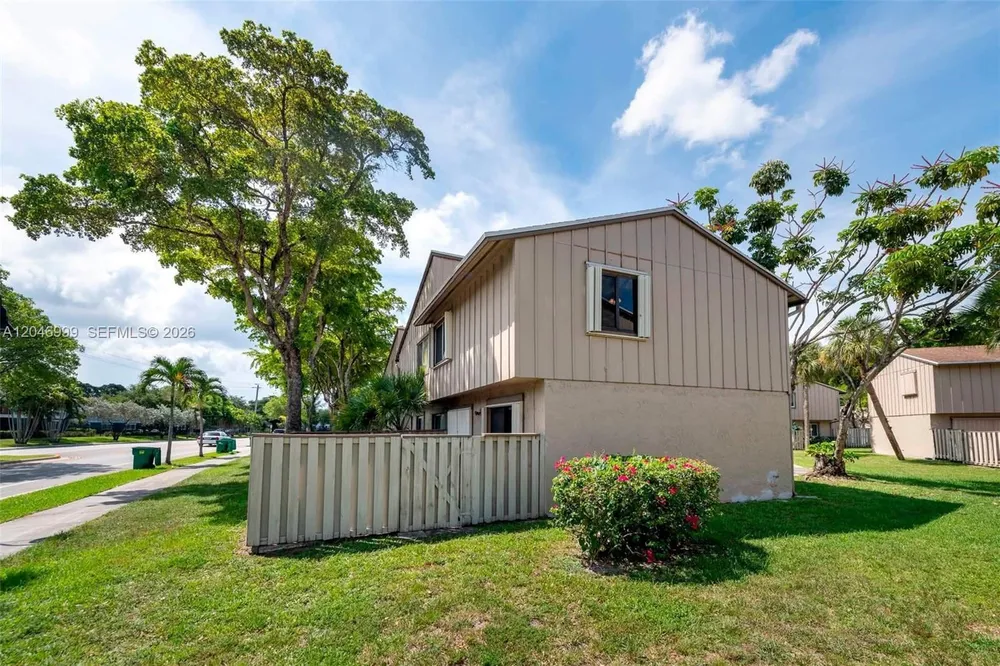 2201 NW 56th Ave, Lauderhill, FL 33313