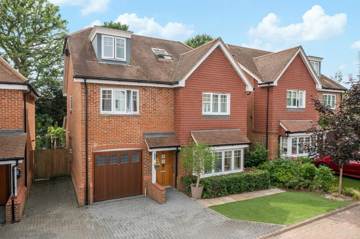 Firs Close, Horsham, RH12 photo 1