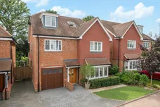 Firs Close, Horsham, RH12 photo 1