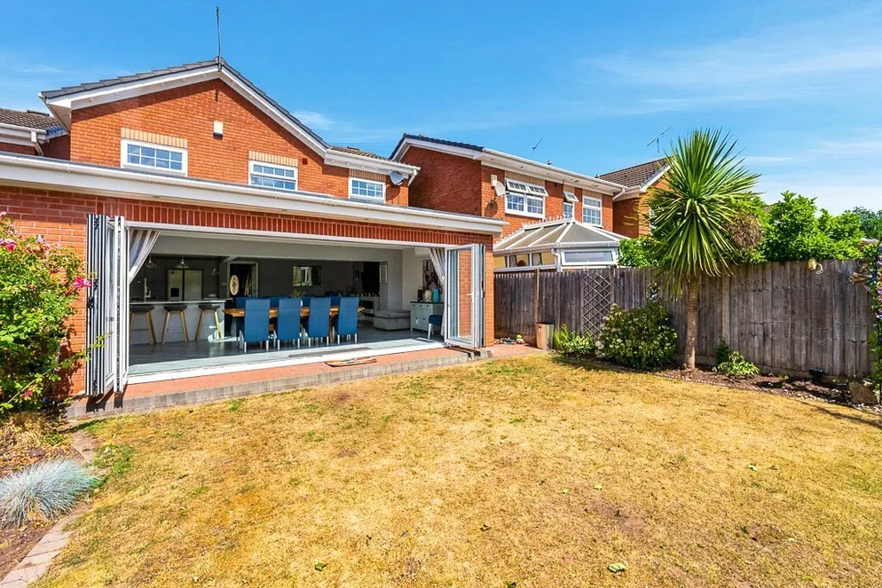 Property carousel item 11