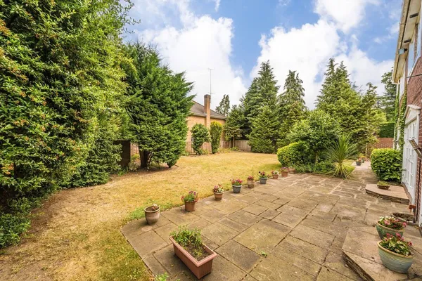 Fairacres, Cobham, KT11 photo 10