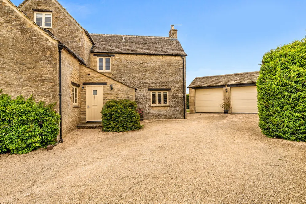 Daglingworth, Cirencester, GL7 photo 2