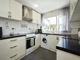 Brooklands Drive, Leighton Buzzard thumb 3