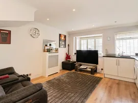 Betterton Road, Rainham thumb 2