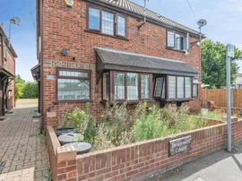 Betterton Road, Rainham thumb 3