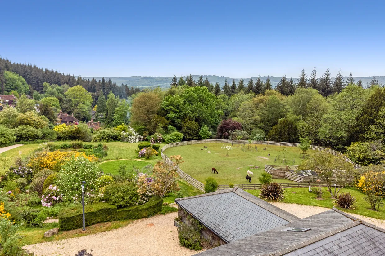 Henley, Haslemere, GU27 photo 2