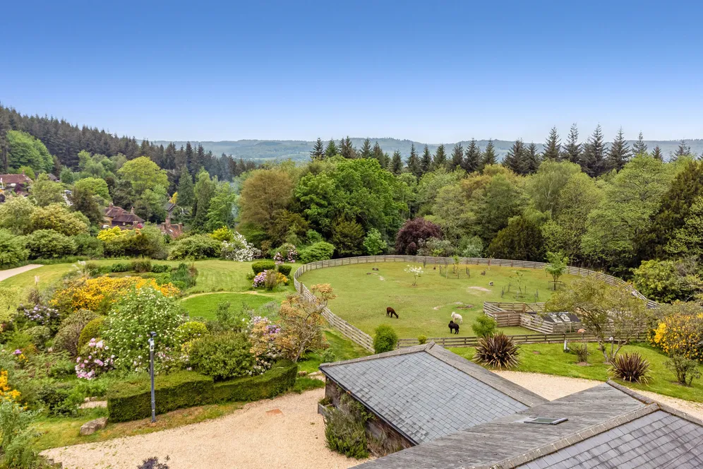 Henley, Haslemere, GU27 photo 2