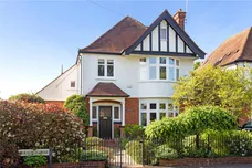Raleigh Drive, Claygate, KT10 photo 1
