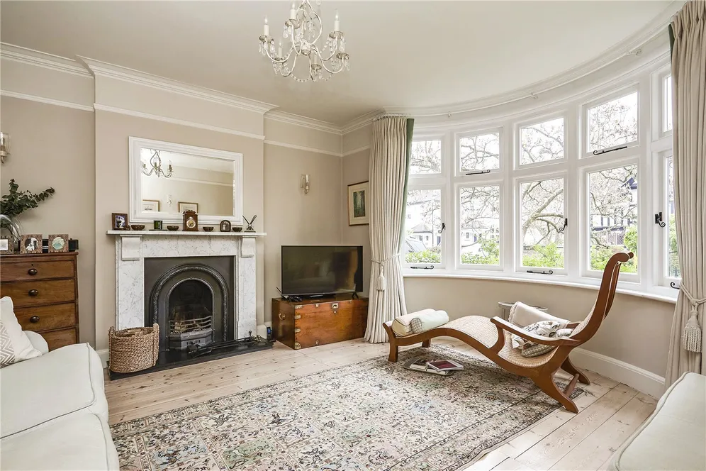 Raleigh Drive, Claygate, KT10 photo 2