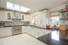 Raleigh Drive, Claygate, KT10 photo 4