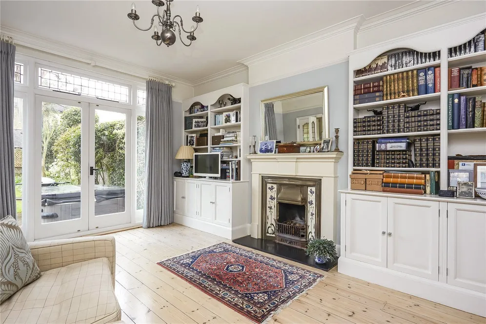 Raleigh Drive, Claygate, KT10 photo 8