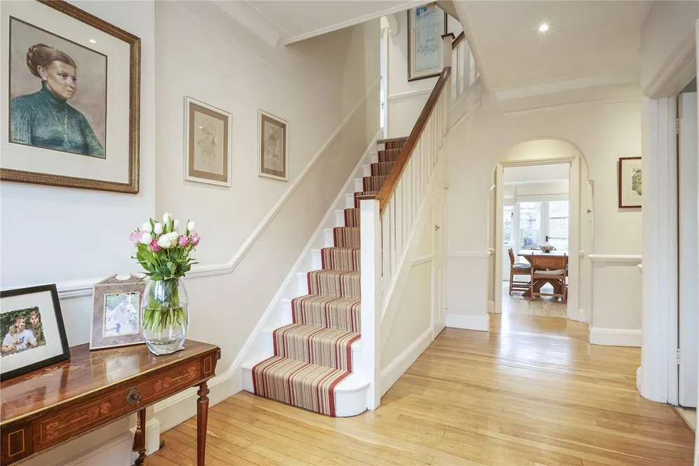 Raleigh Drive, Claygate, KT10 photo 10