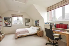 Raleigh Drive, Claygate, KT10 photo 13