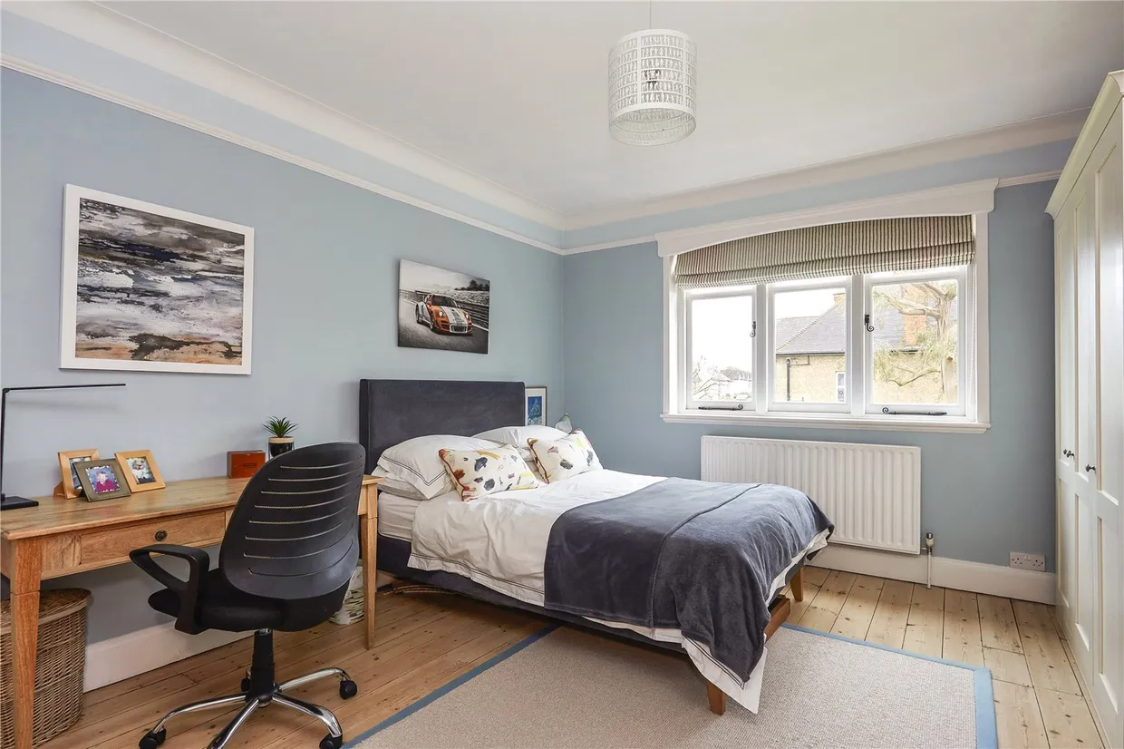 Raleigh Drive, Claygate, KT10 photo 14