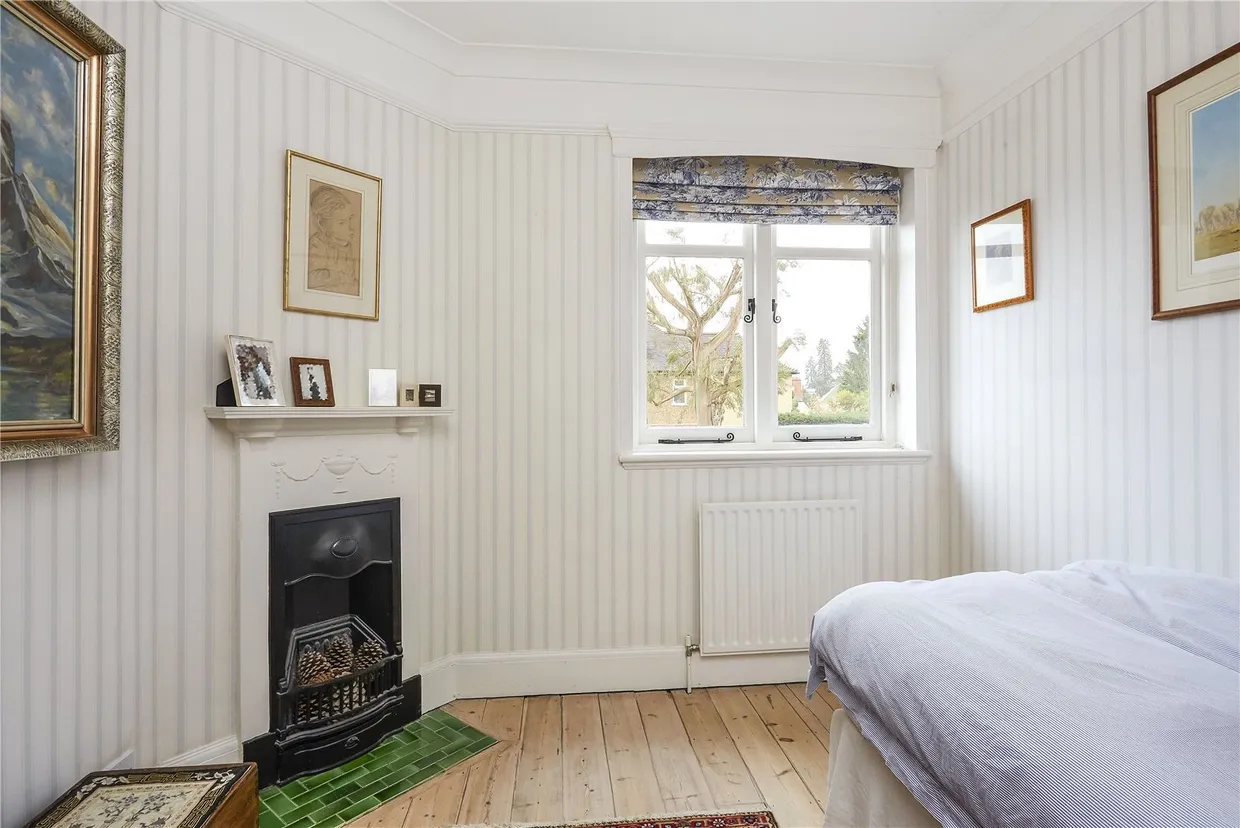 Raleigh Drive, Claygate, KT10 photo 15