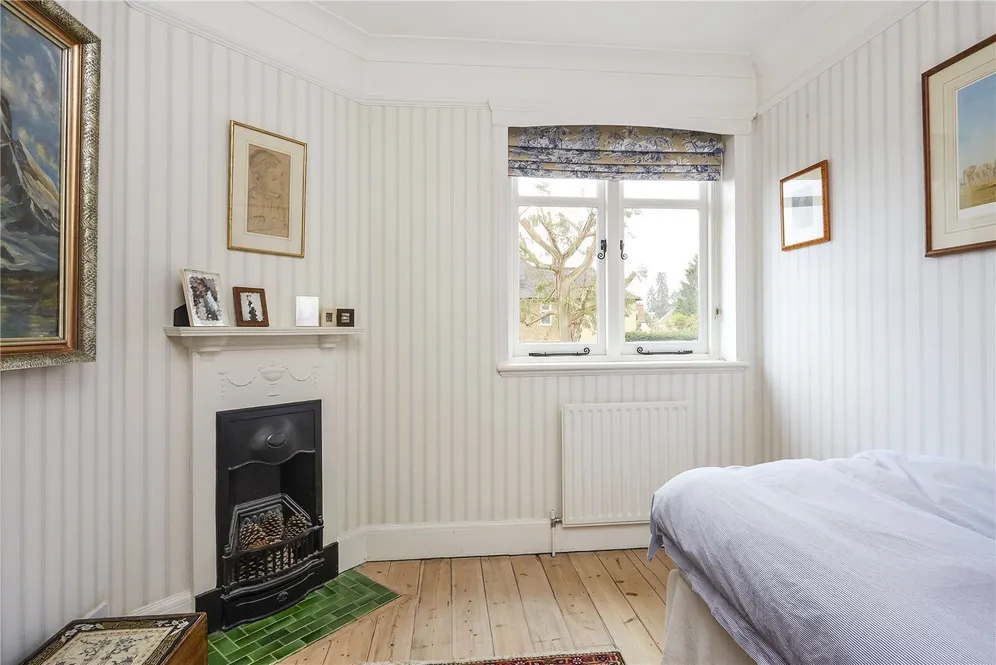 Raleigh Drive, Claygate, KT10 photo 15
