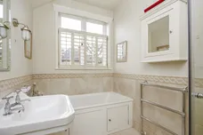 Raleigh Drive, Claygate, KT10 photo 16