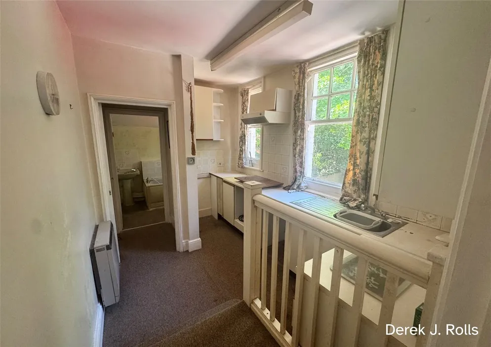 Property carousel item 4