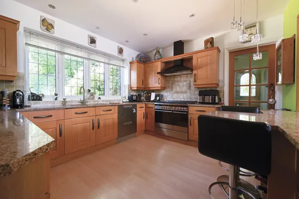 Roundwood Lane, Lindfield, RH16 photo 8