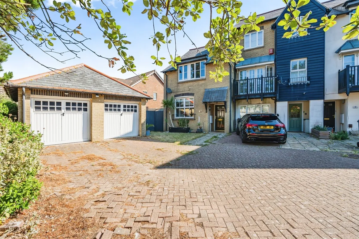 Admiralty Crescent, Eastbourne