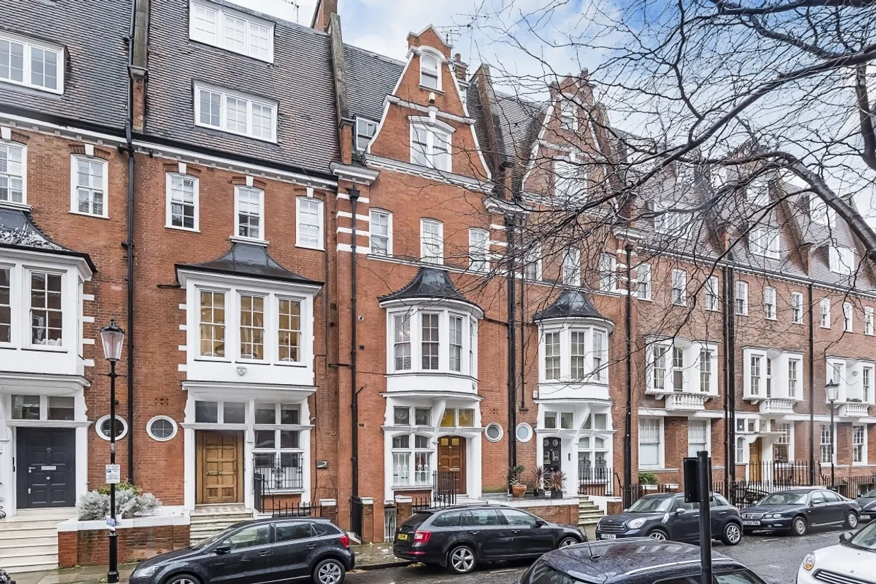 Sloane Court East, Chelsea, SW3 photo 2
