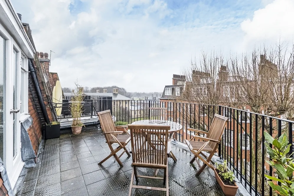 Sloane Court East, Chelsea, SW3 photo 3