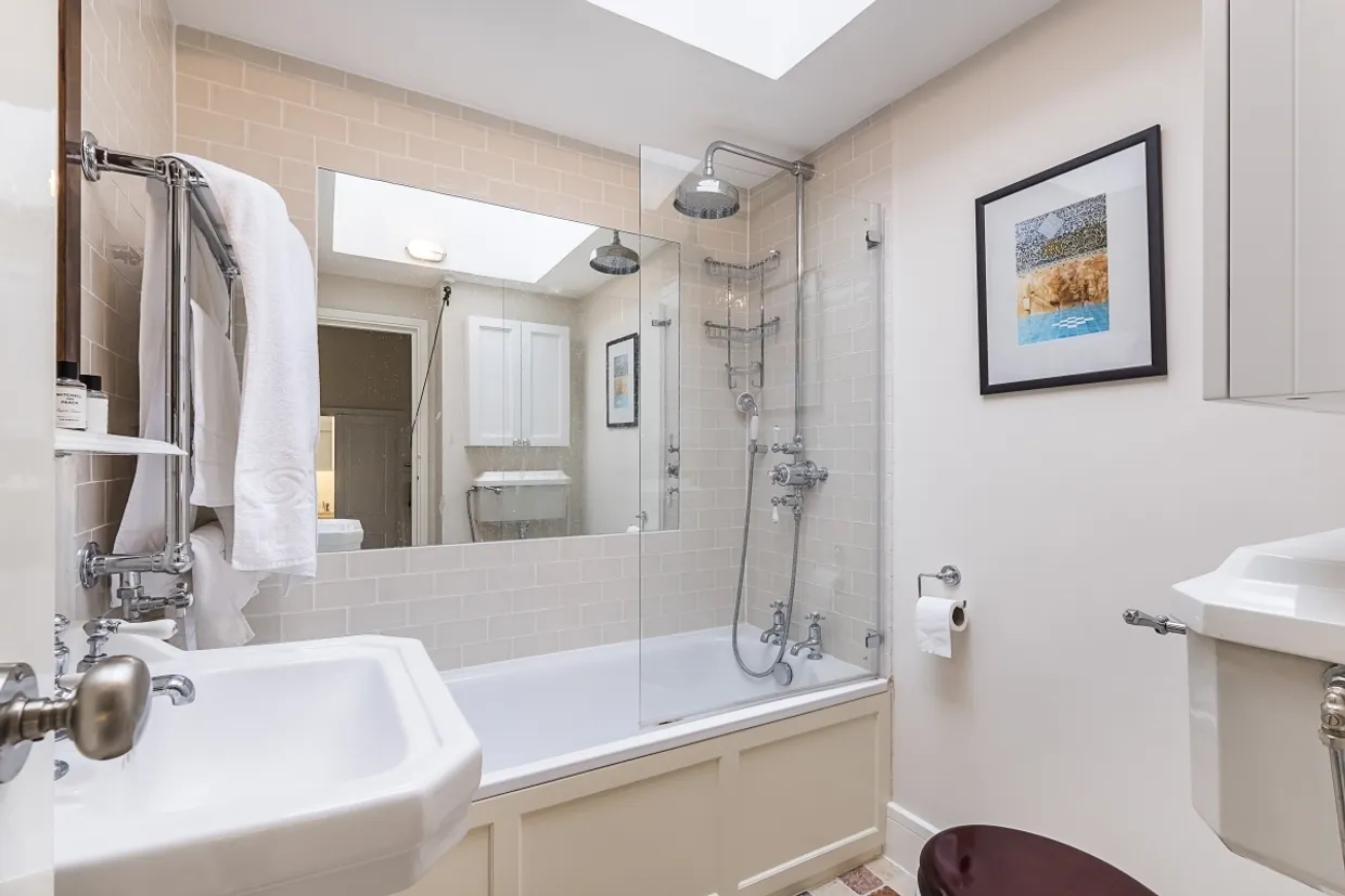 Sloane Court East, Chelsea, SW3 photo 8