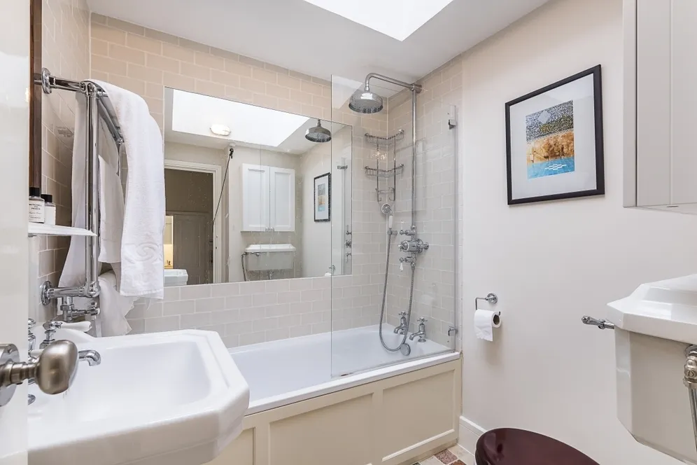 Sloane Court East, Chelsea, SW3 photo 8
