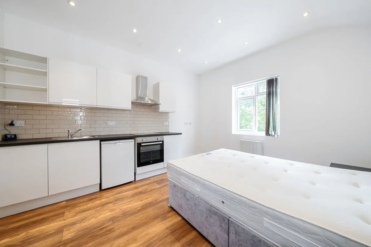 Larch Road London NW2 photo 1