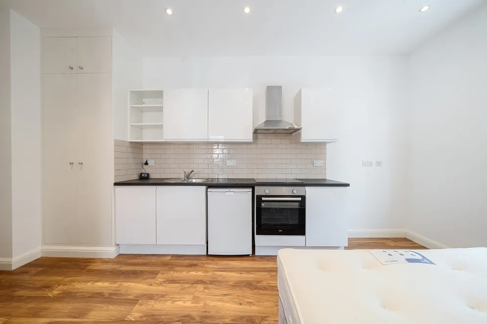 Larch Road London NW2 photo 2