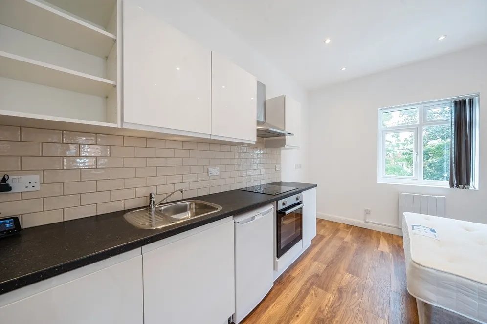 Larch Road London NW2 photo 3