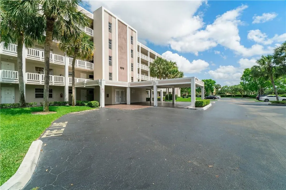 1075 Riverside Dr, Coral Springs, FL 33071