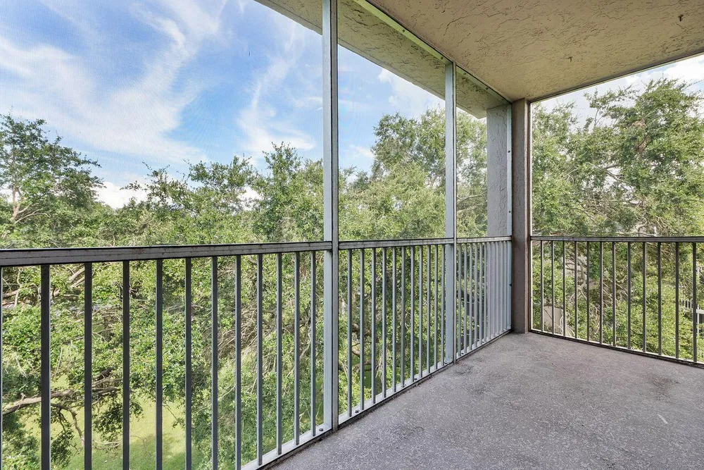 1075 Riverside Dr, Coral Springs, FL 33071
