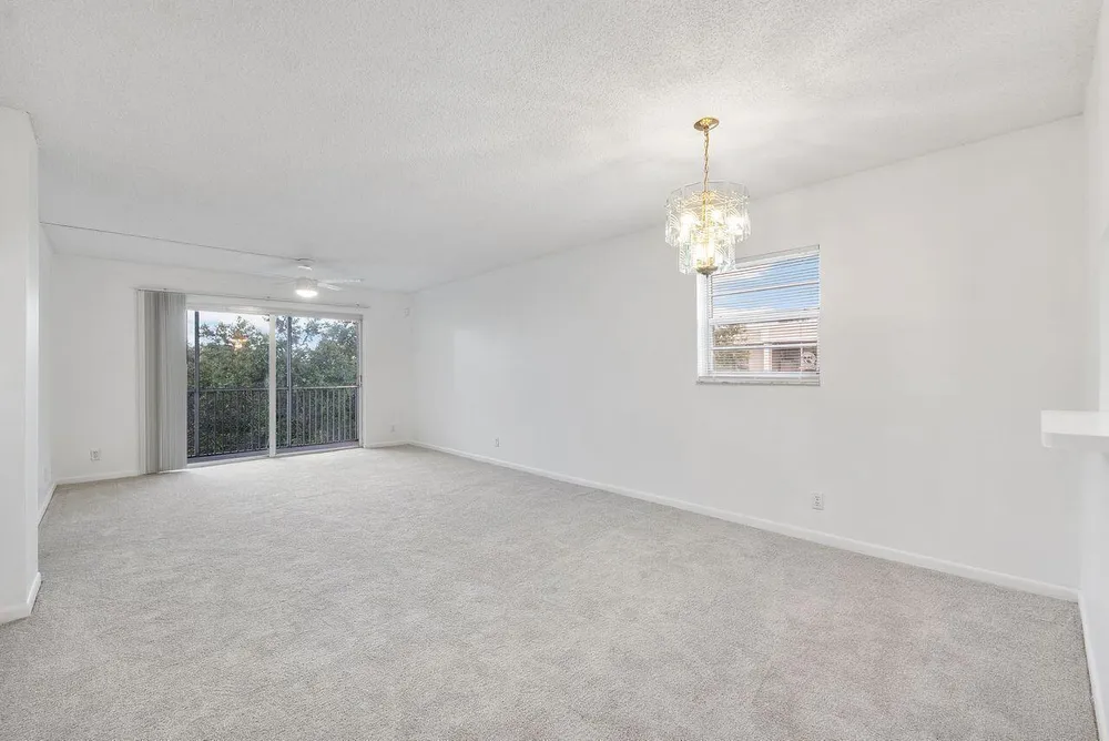 1075 Riverside Dr, Coral Springs, FL 33071