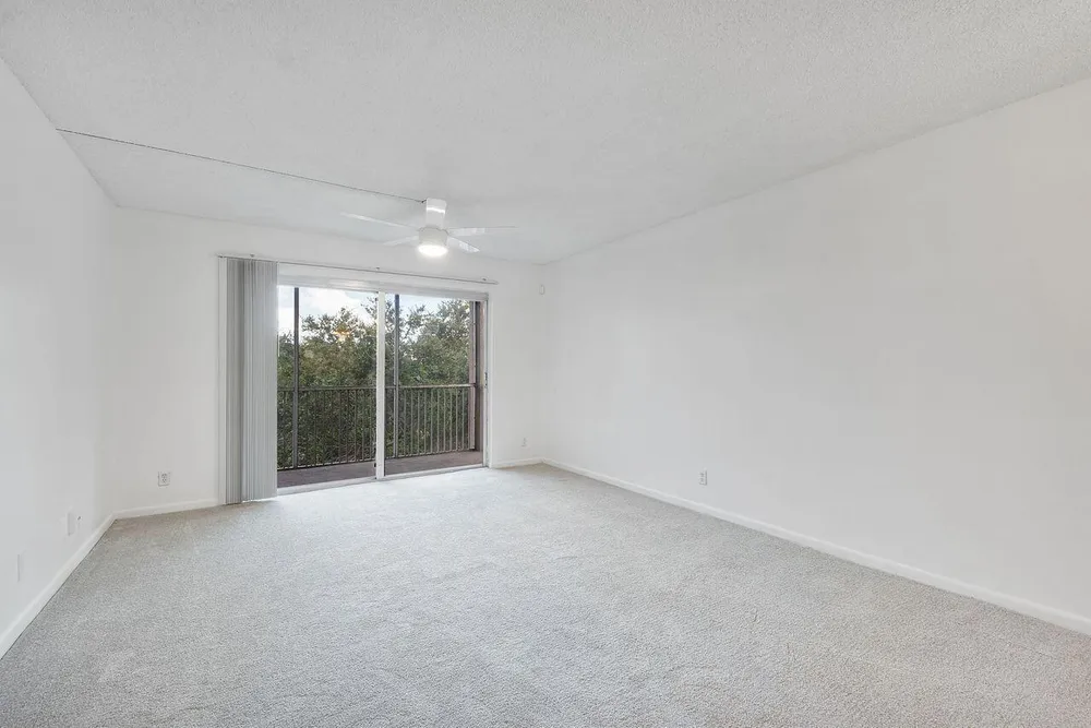 1075 Riverside Dr, Coral Springs, FL 33071
