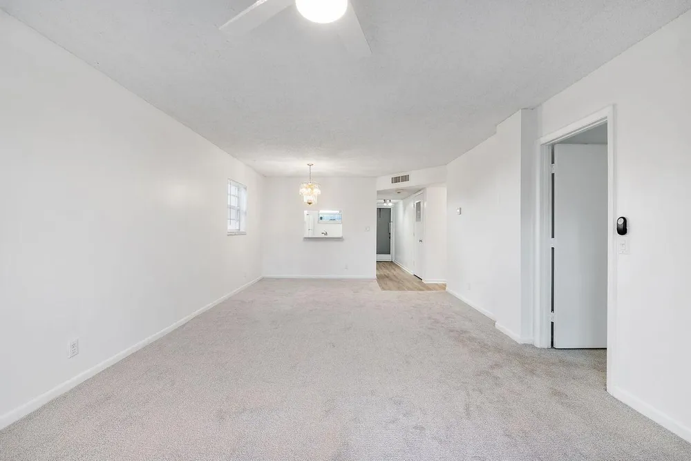 1075 Riverside Dr, Coral Springs, FL 33071