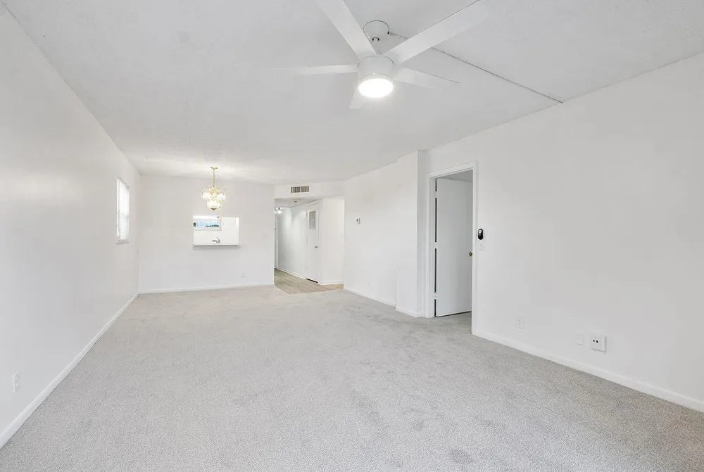 1075 Riverside Dr, Coral Springs, FL 33071
