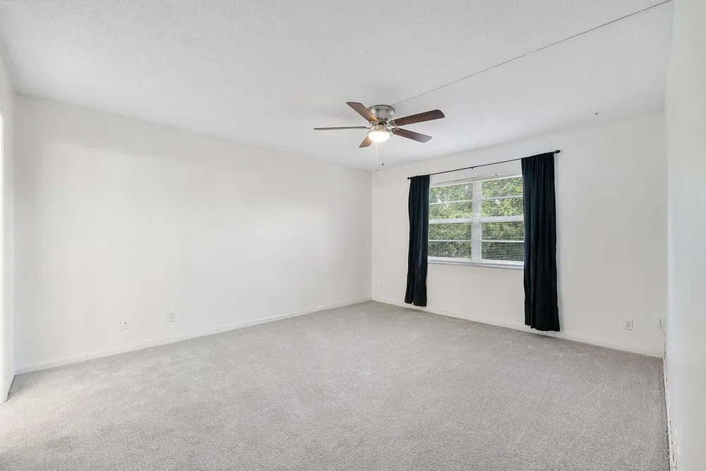1075 Riverside Dr, Coral Springs, FL 33071