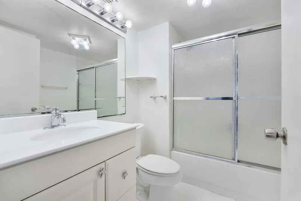 1075 Riverside Dr, Coral Springs, FL 33071