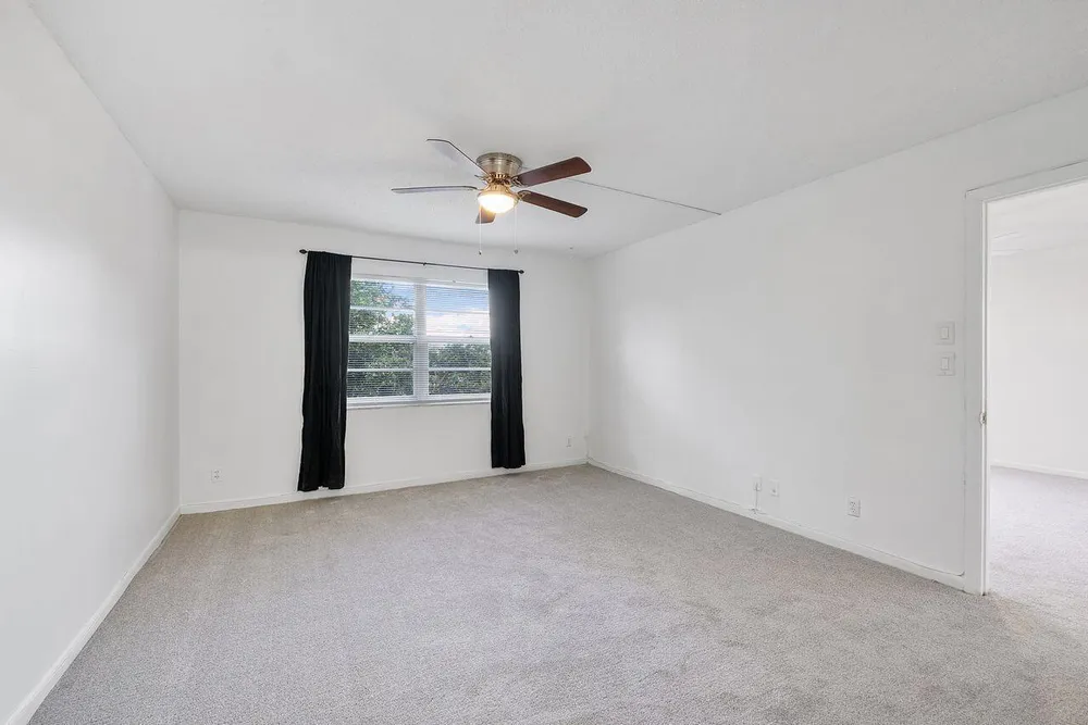 1075 Riverside Dr, Coral Springs, FL 33071