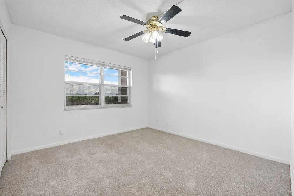 1075 Riverside Dr, Coral Springs, FL 33071