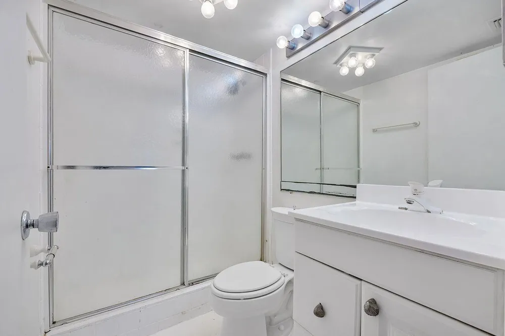 1075 Riverside Dr, Coral Springs, FL 33071
