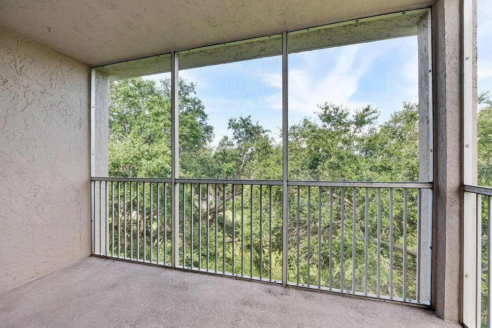 1075 Riverside Dr, Coral Springs, FL 33071