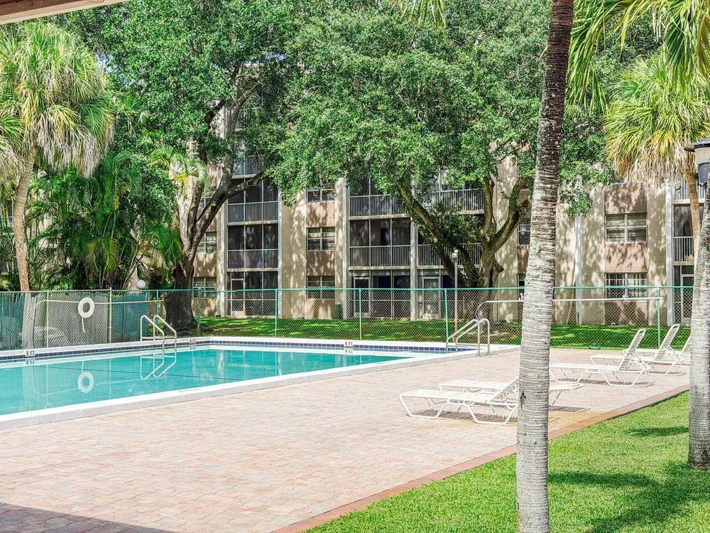 1075 Riverside Dr, Coral Springs, FL 33071