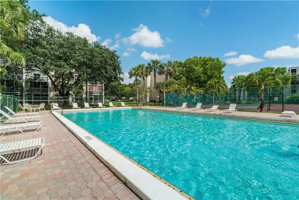 1075 Riverside Dr, Coral Springs, FL 33071