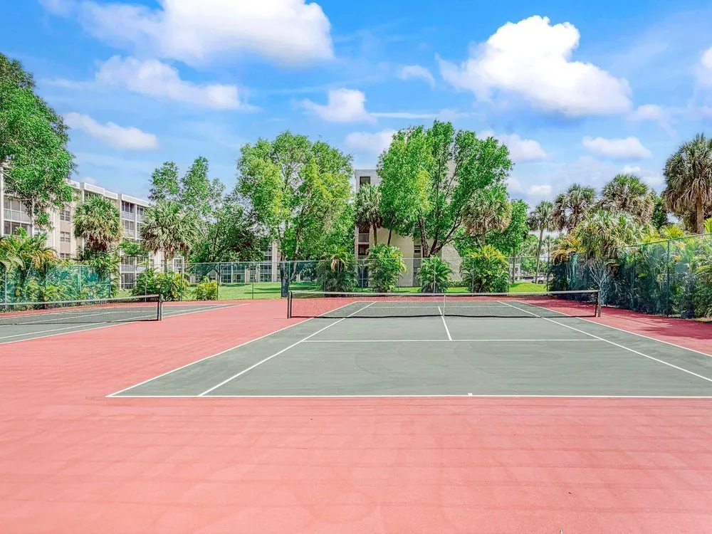 1075 Riverside Dr, Coral Springs, FL 33071