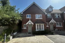 Grove Close, Farnham, GU10 photo 1