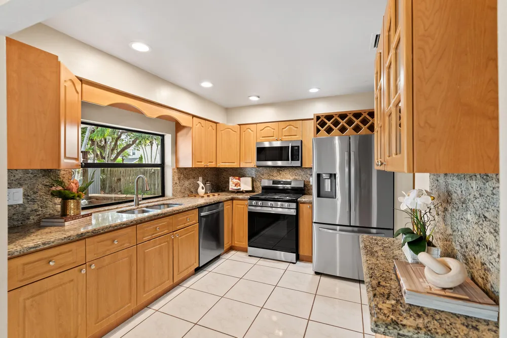 11651 NW 39th St, Sunrise, FL 33323