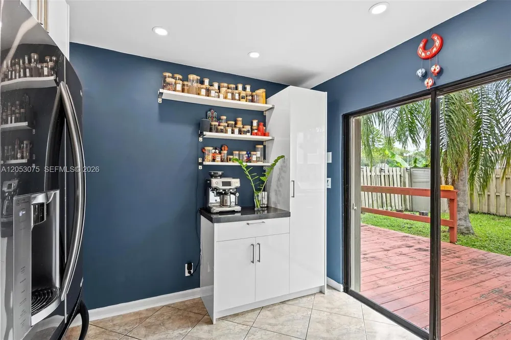 11166 NW 37th St, Sunrise, FL 33351