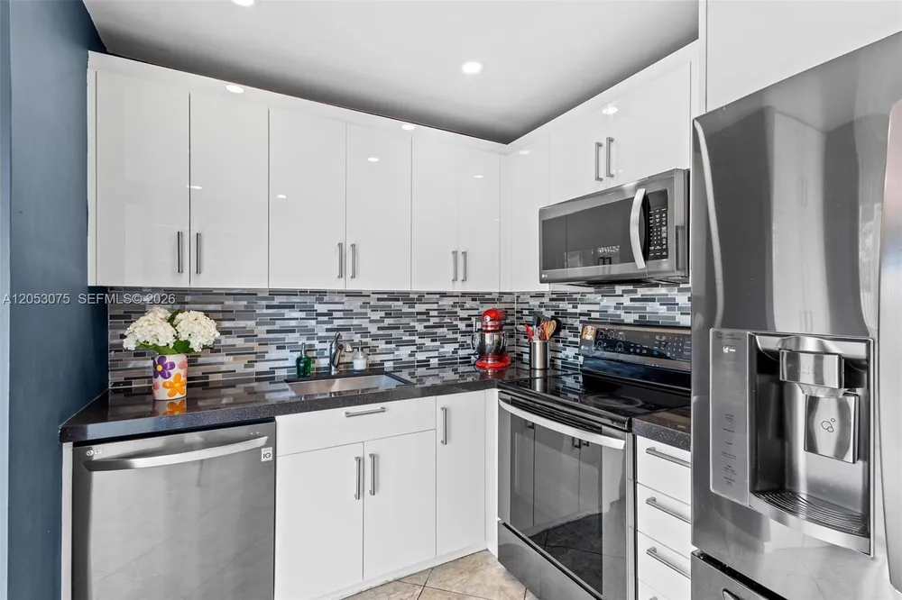 11166 NW 37th St, Sunrise, FL 33351